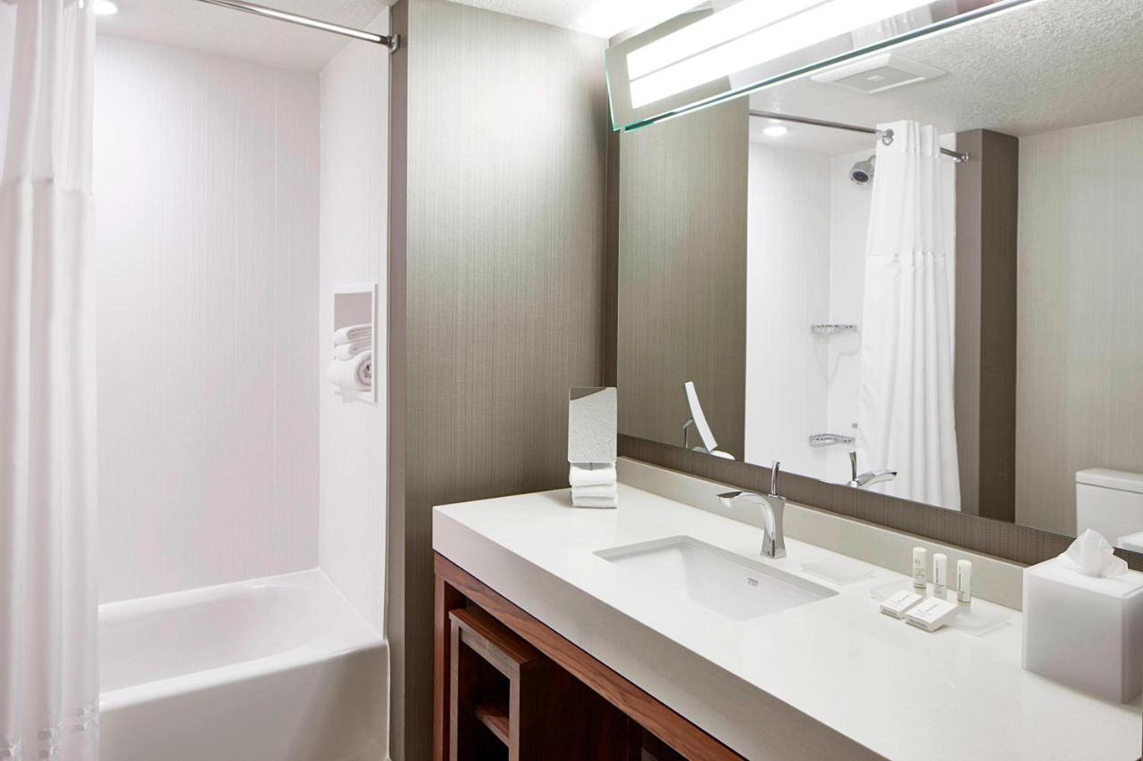 Courtyard By Marriott Minneapolis West Saint Louis Park Exterior photo