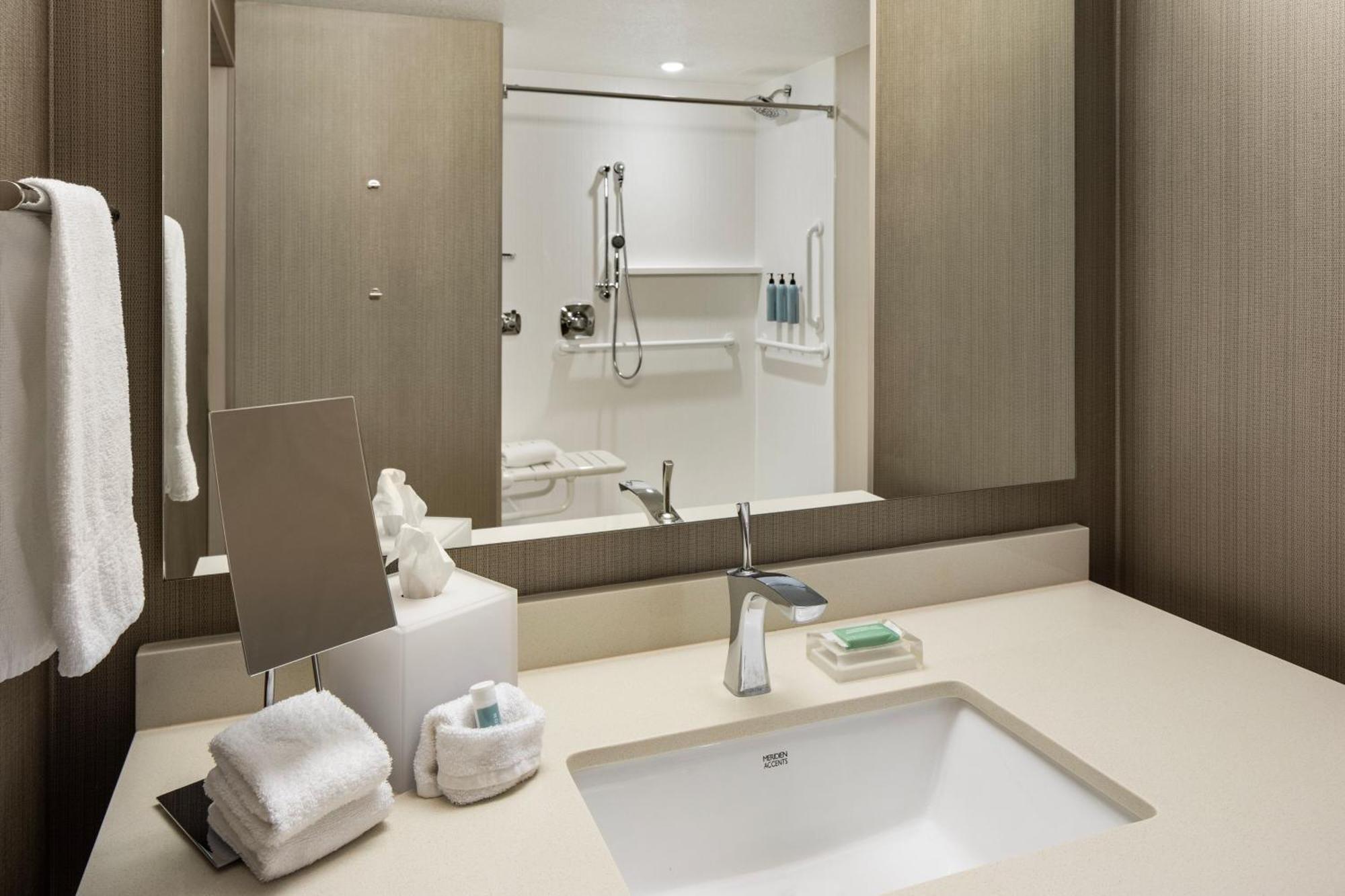 Courtyard By Marriott Minneapolis West Saint Louis Park Exterior photo